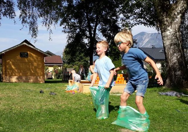 Spiel Spaß Kinderanimation Schlosscamping Volders Camping Tirol